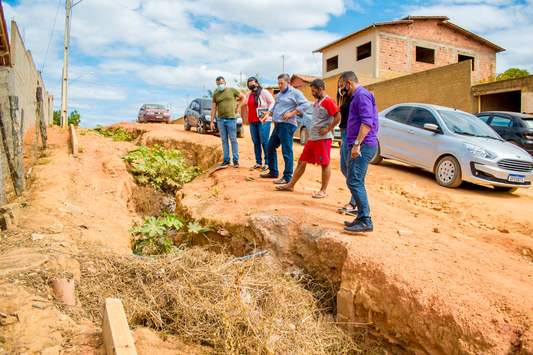 Câmara Municipal busca solução para crateras na Av. Antônio Ferreira Lúcio